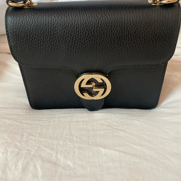 Gucci Marmont Interlocking Crossbody EXCELLENT condition. Can be adjustable - Picture 2 of 8